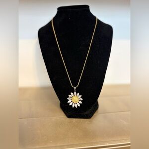 Elegant Sunflower Pendant Necklace